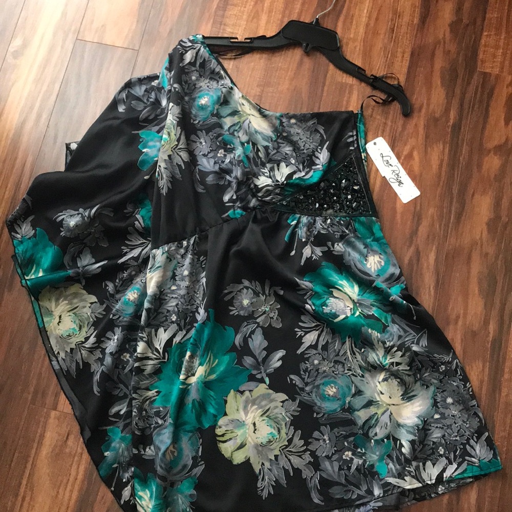 One shoulder top